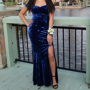 David’s Bridal Blue Velvet Dress; Size 3